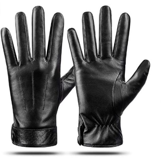 Cool motorcycle gloves don't have to compromise on safety! Explore different styles, materials, and features to find the perfect pair for you. 