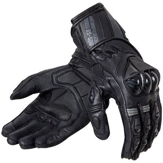 Gloves for Motorcycling: Safety & Grip Explained