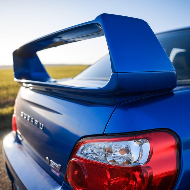 Easy-to-install car spoilers for better aerodynamics